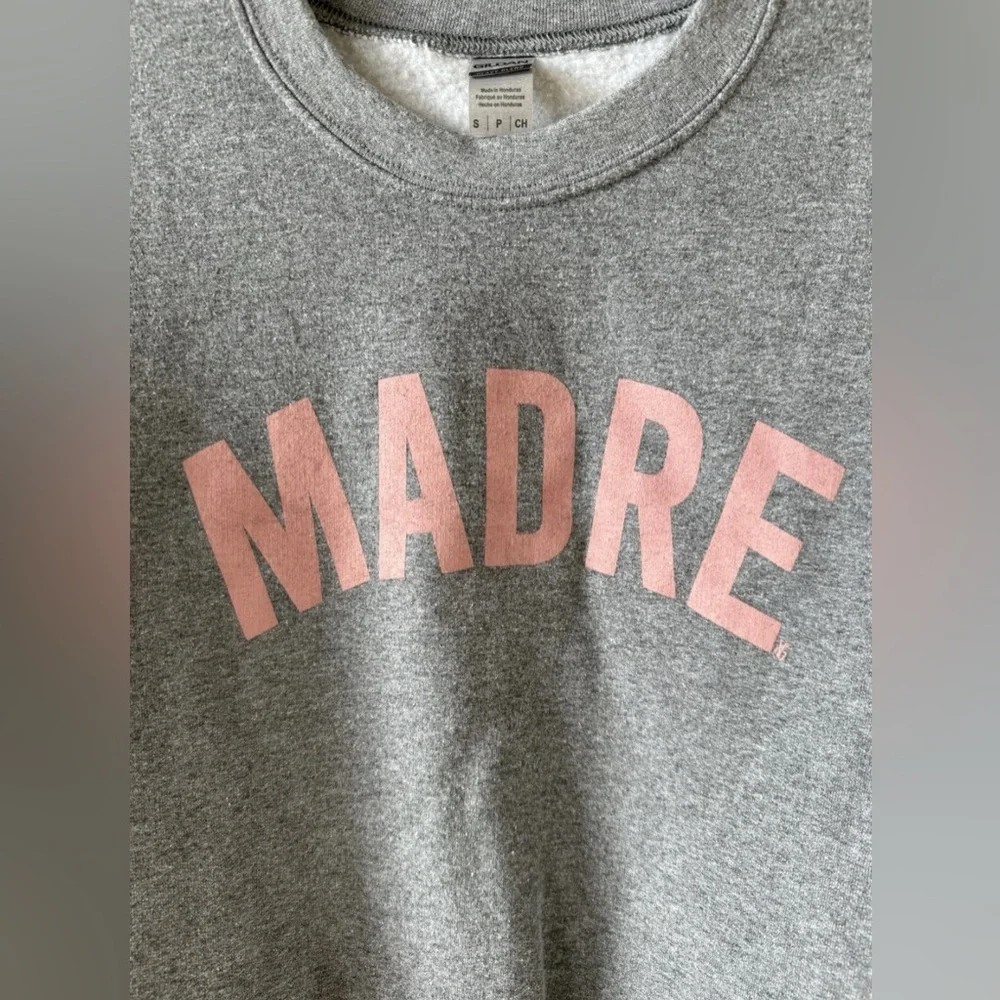 Madre Gildan Crewneck Sweatshirt Size Small Gray with Pink Letters - Picture 2 of 4
